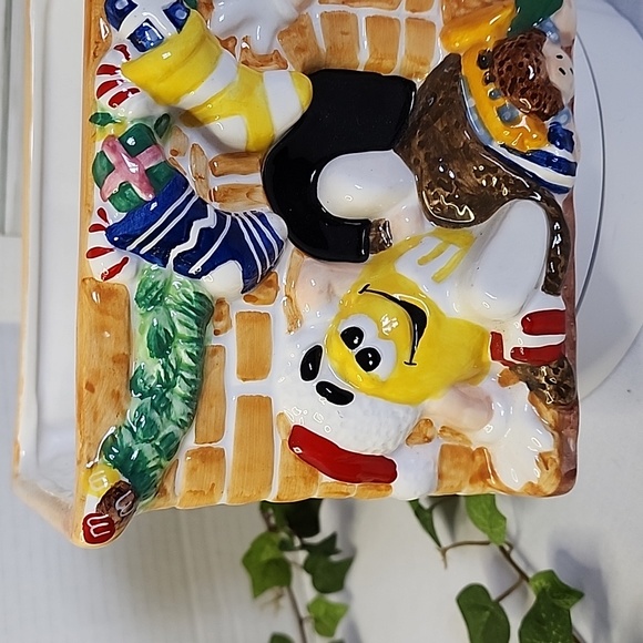 Vintage Mars M&Ms Candy Fireplace Christmas Planter - Picture 2 of 9